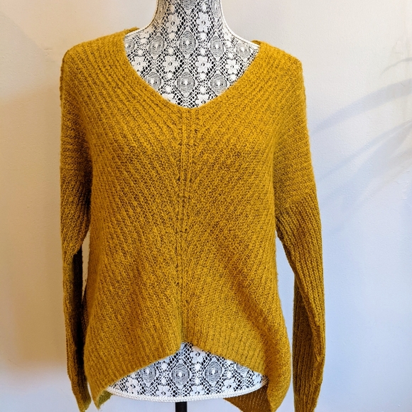 Yellow Gold sweater - Picture 1 of 2